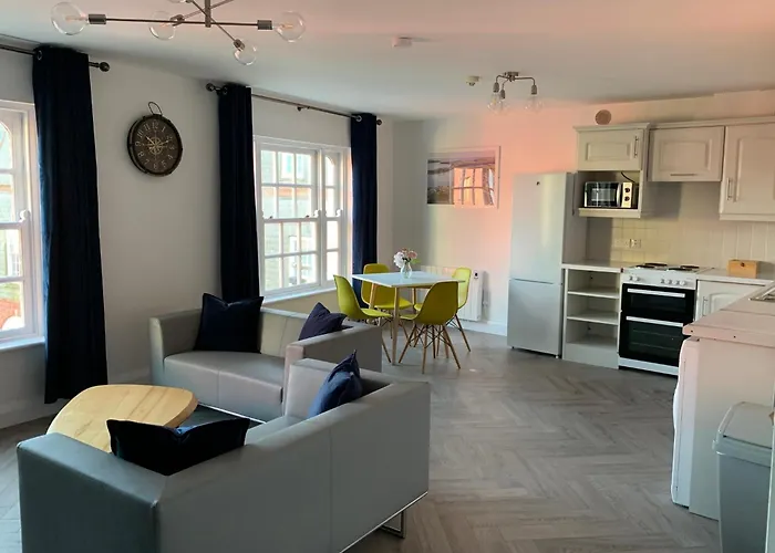 Town Center Beautiful 1 Bed Διαμέρισμα *